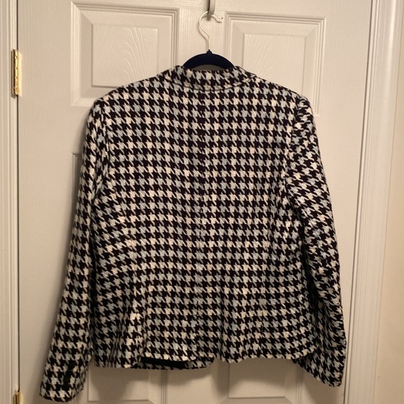 NWOT Sag Harbor Blazer…size 16 - Picture 2 of 4